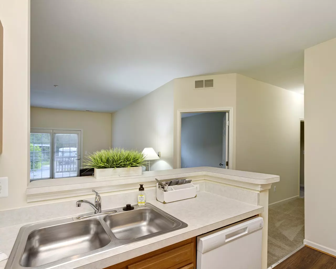 Independence Village of Plymouth, Plymouth, MI 18