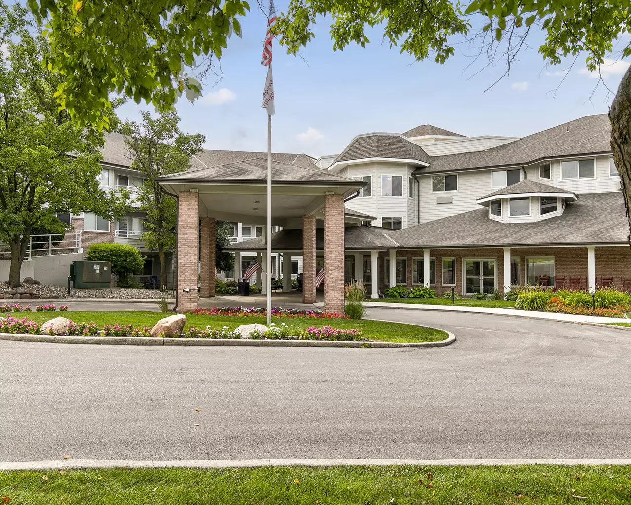 Independence Village of Des Moines (Beaverdale Estates), Des Moines, IA 3