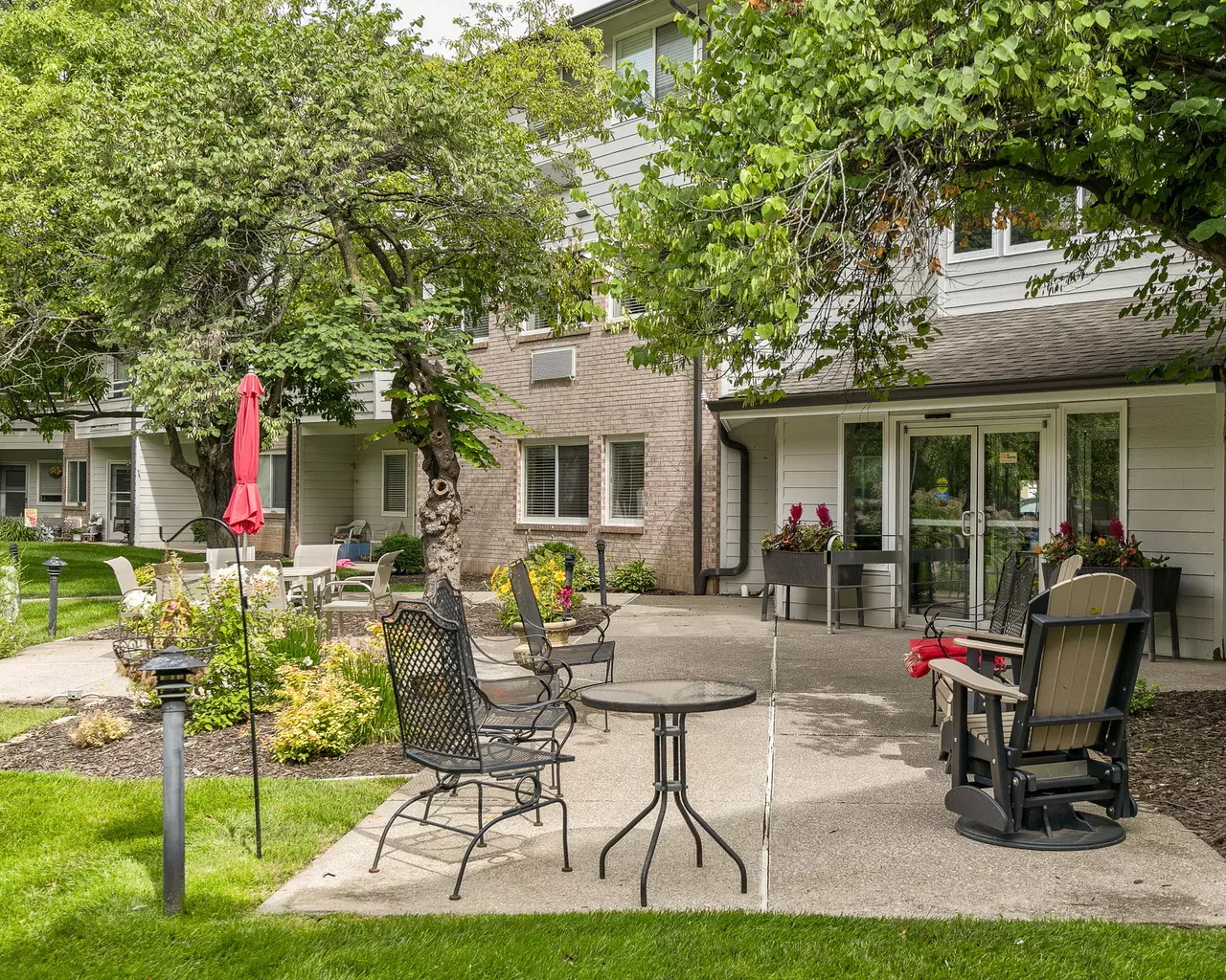 Independence Village of Des Moines (Beaverdale Estates), Des Moines, IA 5