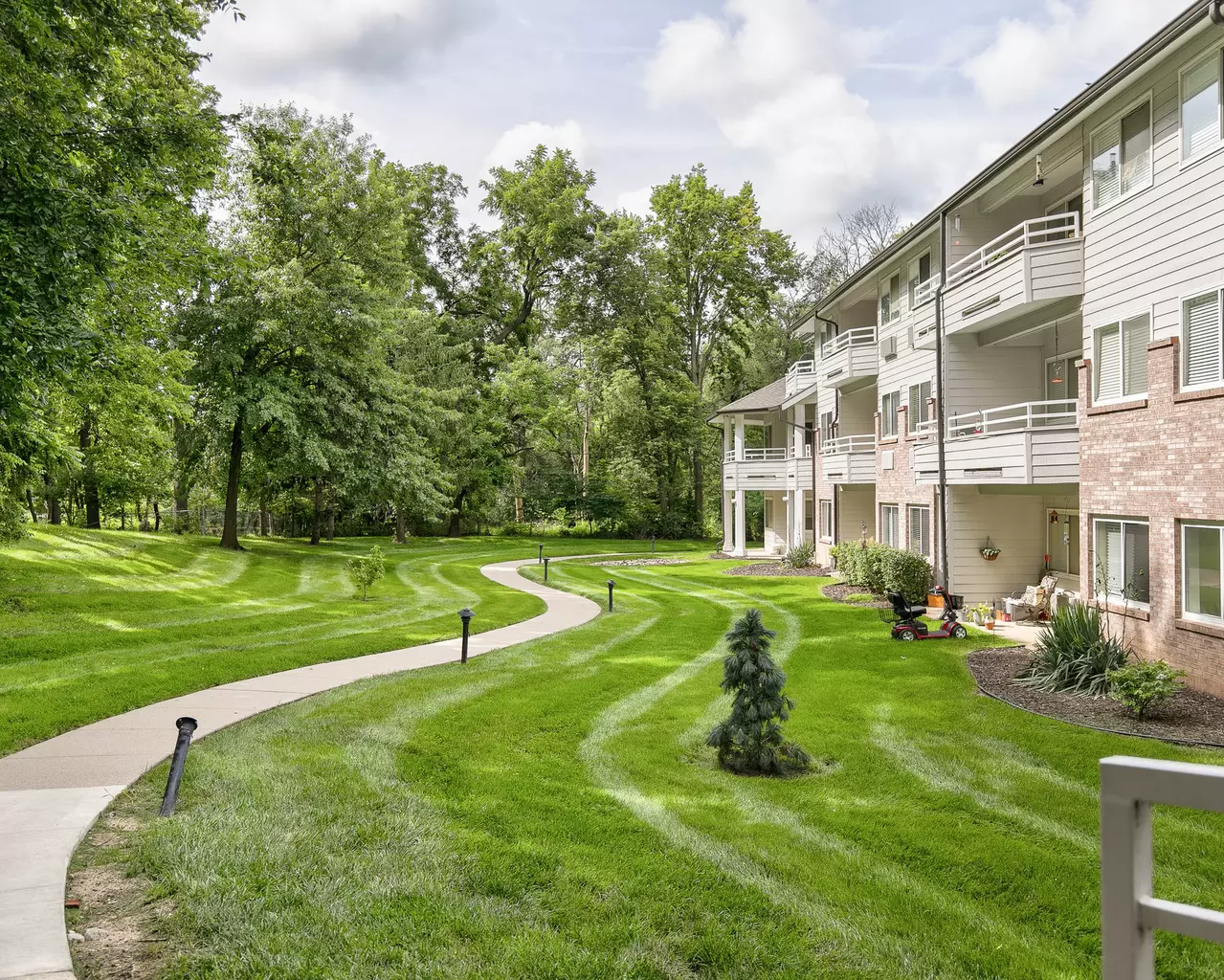 Independence Village of Des Moines (Beaverdale Estates), Des Moines, IA 7