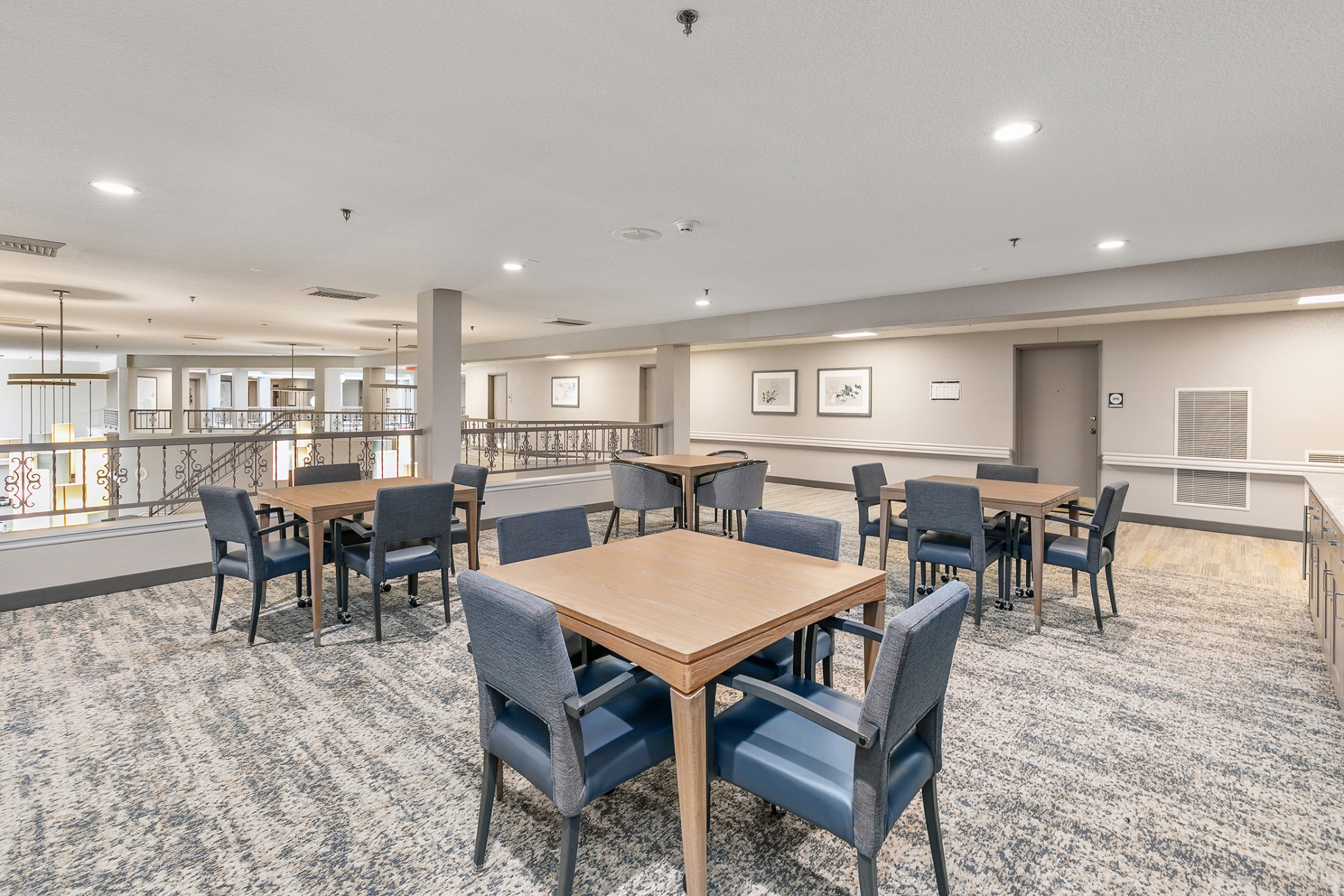 Independence Village of Des Moines (Beaverdale Estates), Des Moines, IA 51