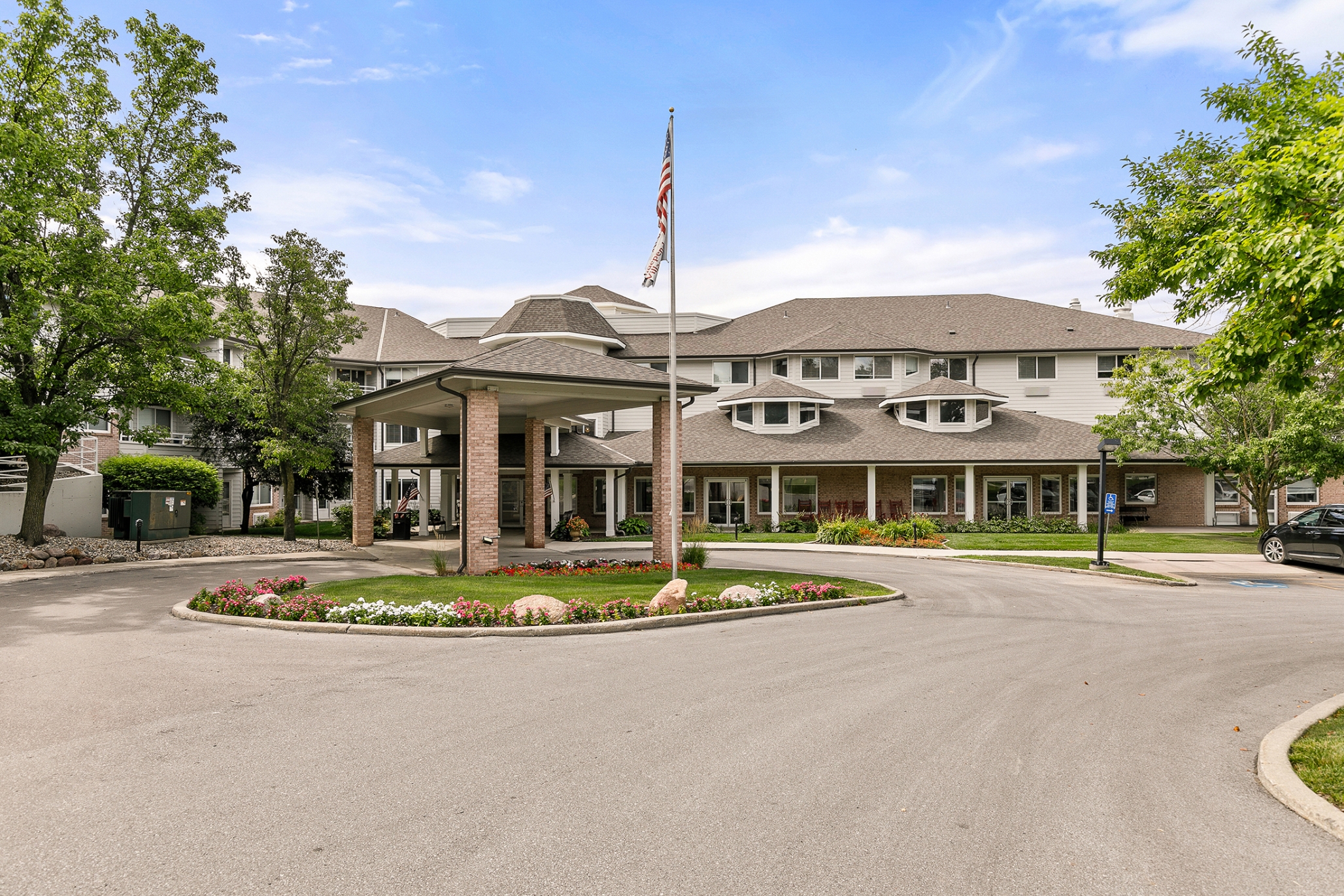 Independence Village of Des Moines (Beaverdale Estates), Des Moines, IA 3