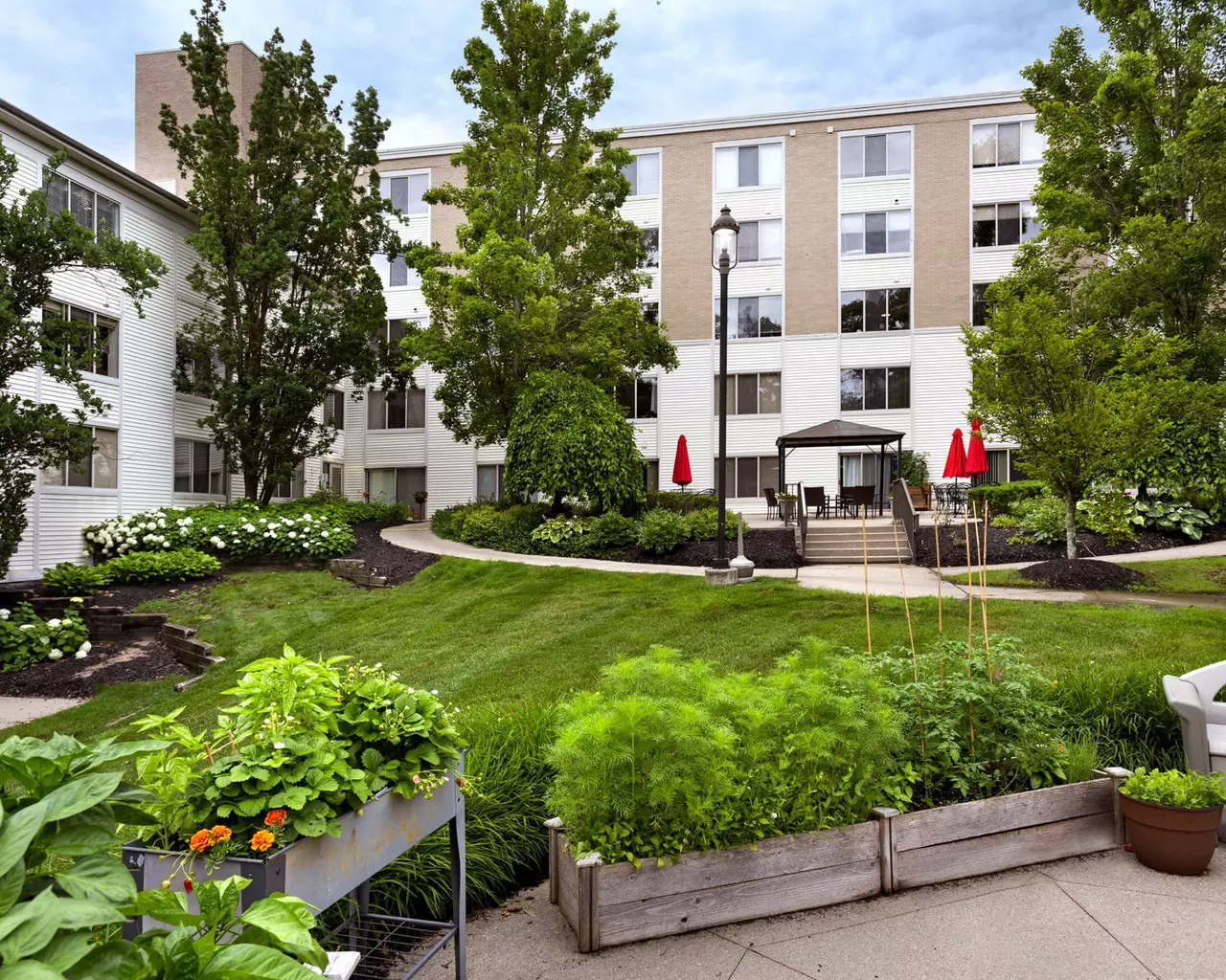 Independence Village of Plymouth, Plymouth, MI 6