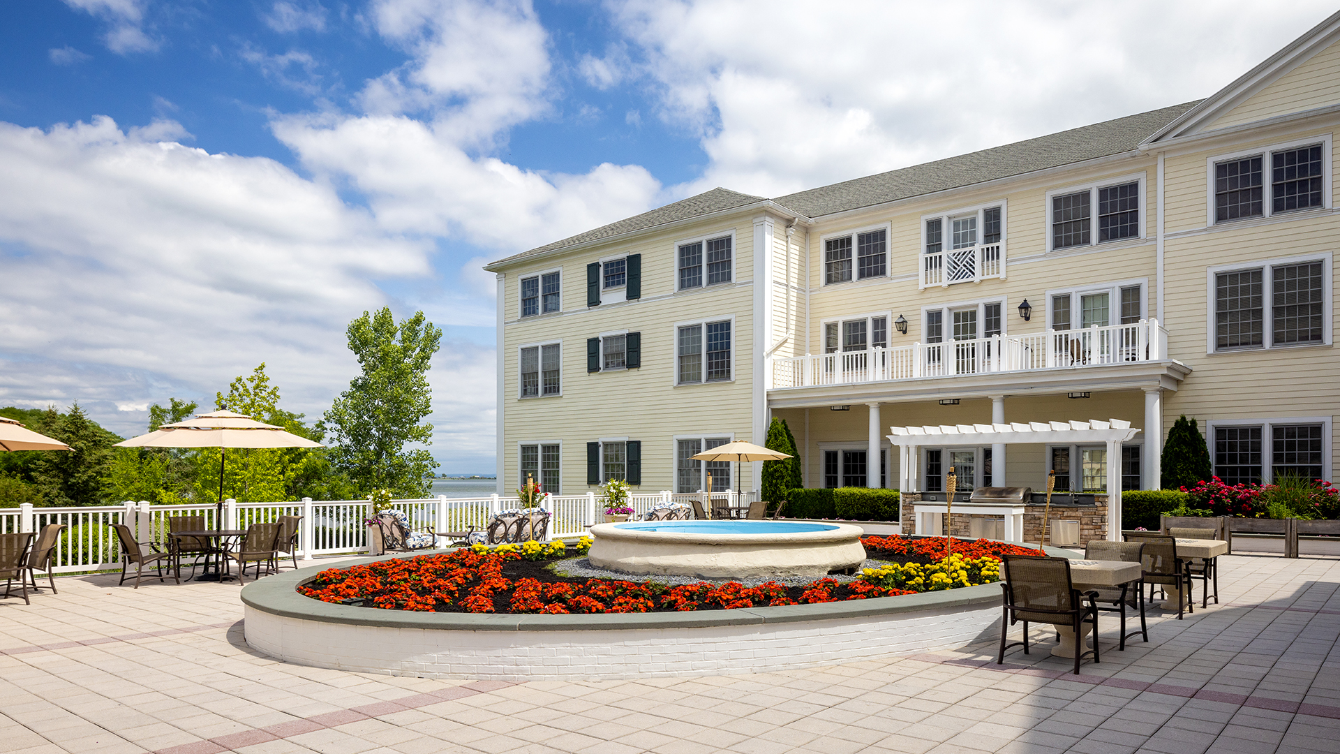 Atria on Roslyn Harbor, Roslyn, NY 17