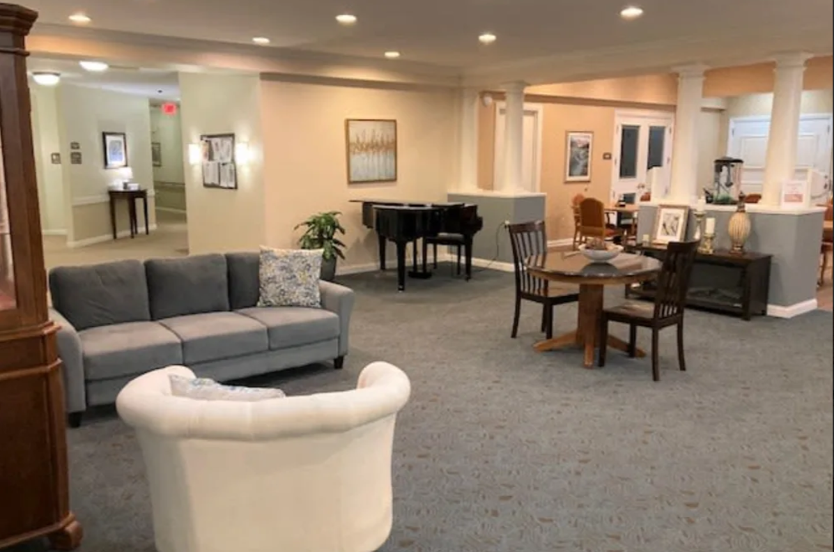 The Courtyard at McHenry Senior Living, McHenry, IL 3