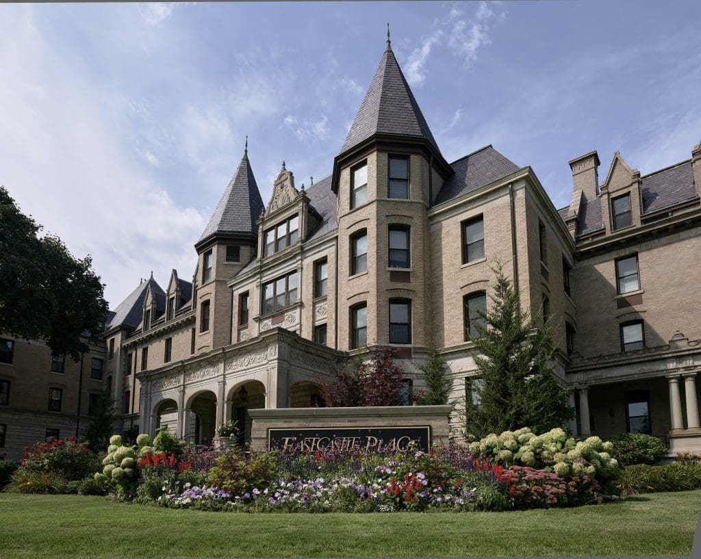 Eastcastle Place, Milwaukee, WI 4