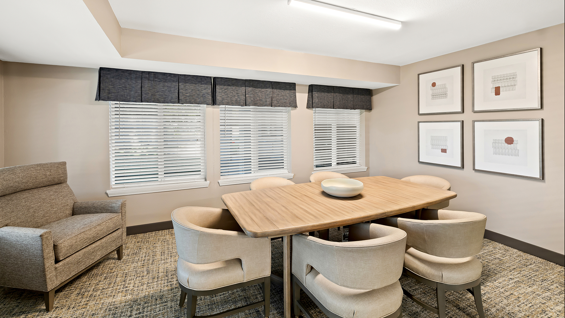 Holiday Illahee Hills, Urbandale, IA 13