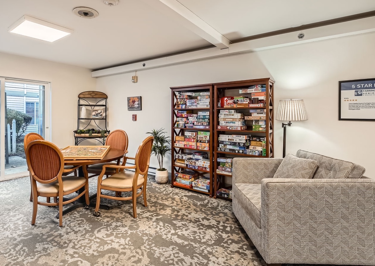 Farrington Court, Kent, WA 5