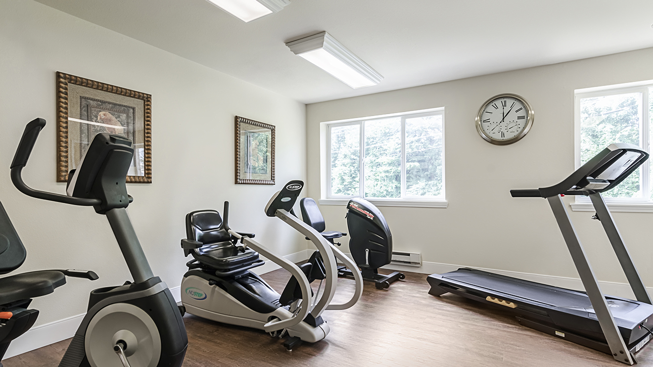 Holiday Greenwood Terrace, Lenexa, KS 9