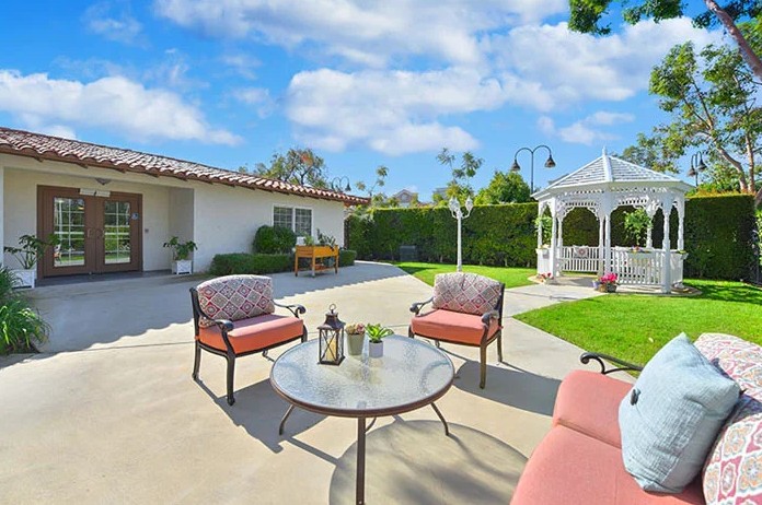 Silverado Tustin Hacienda Memory Care Community, Tustin, CA 4