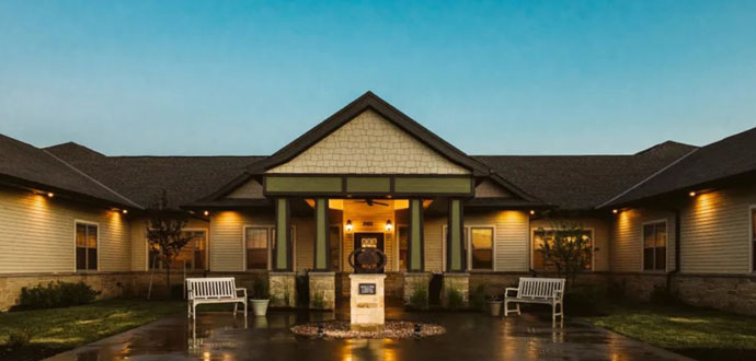 Silverado Lee’s Summit Memory Care Community, Lee's Summit, MO 2