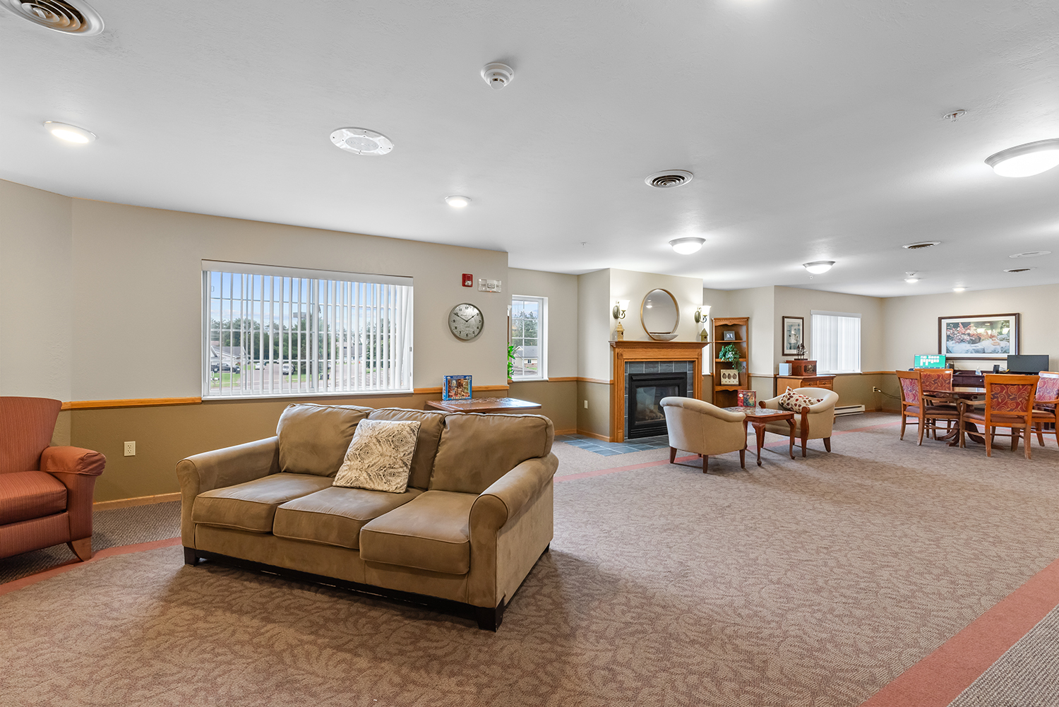 Oaks Gardens Place, Altoona, WI 15