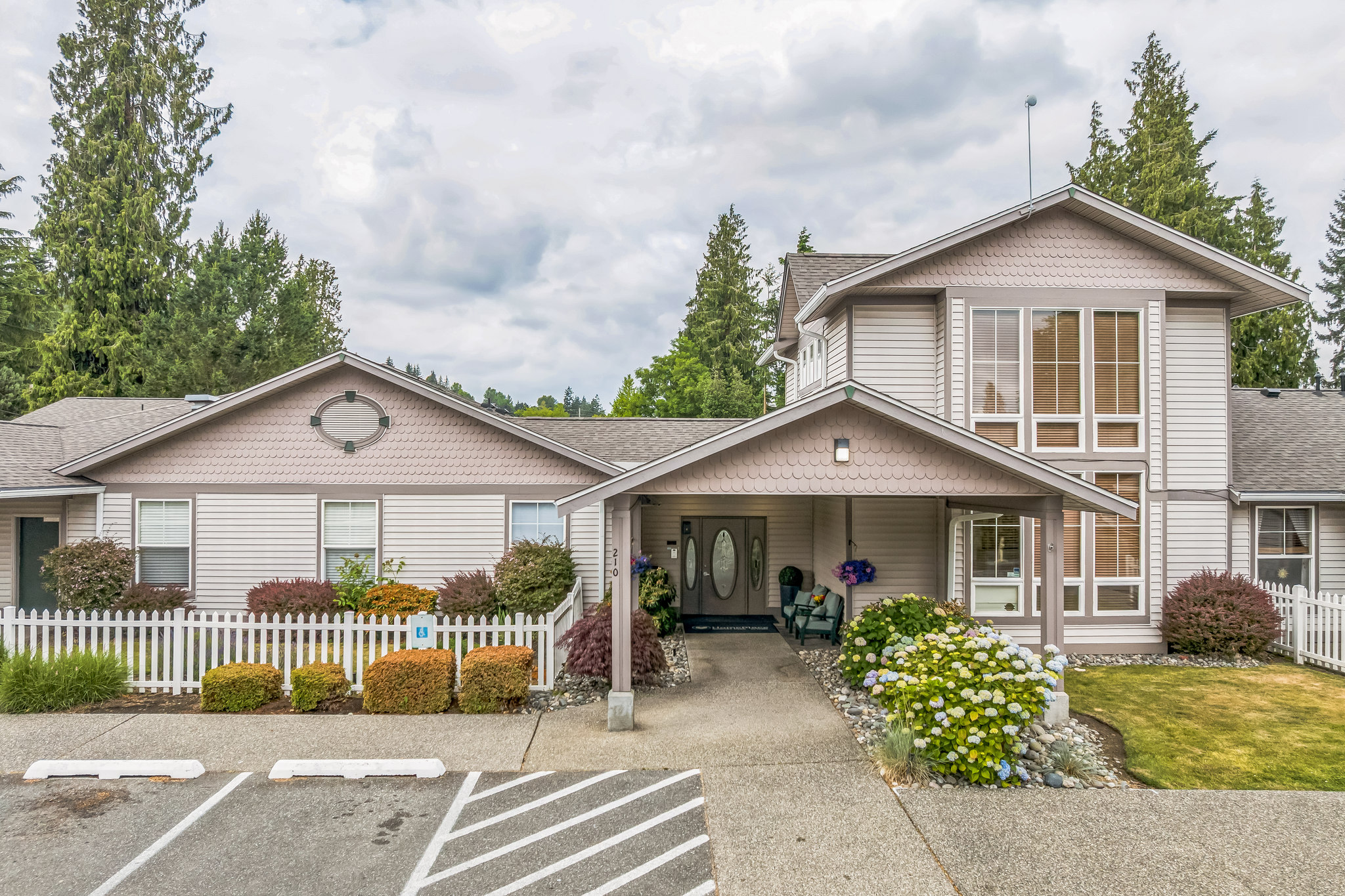 HomePlace at Burlington by Cogir, Burlington, WA